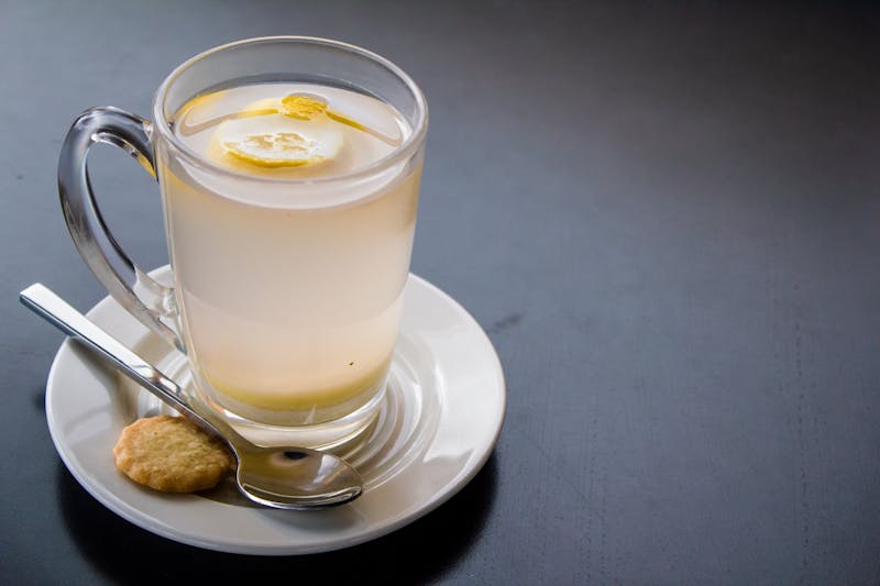 Organic iced tea with lemon slice